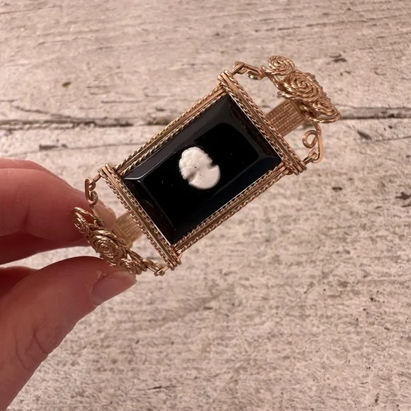 Antique Edwardian Era Gold Color Wire Work Black Cameo Bracelet - Picture 8 of 8